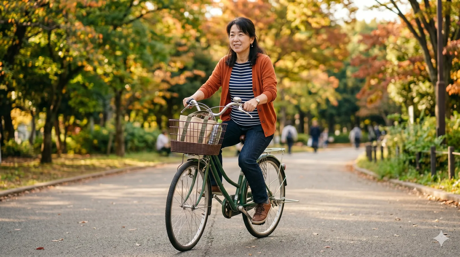 自転車に乗ろうとしている日本人女性。体で覚えている知識を象徴するイメージ